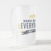 La bière fait à tout une meilleure tasse en verre (Devant gauche)