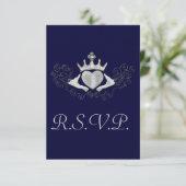 La carte Claddagh R.S.V.P (Argent) (Debout devant)