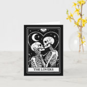 La carte de tarot des amants - squelettes qui s'em (Fleur jaune)