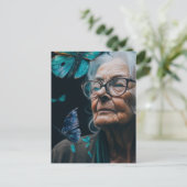 La carte postale de la vieille femme avec des papi (Debout devant)