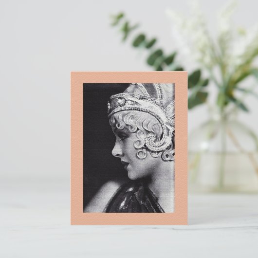 La carte postale de starlette (Debout devant)