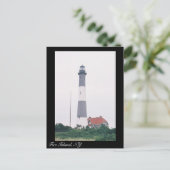 La carte postale du phare (Debout devant)