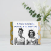 La carte postale reste forte (Debout devant)