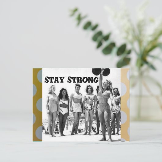 La carte postale reste forte (Debout devant)