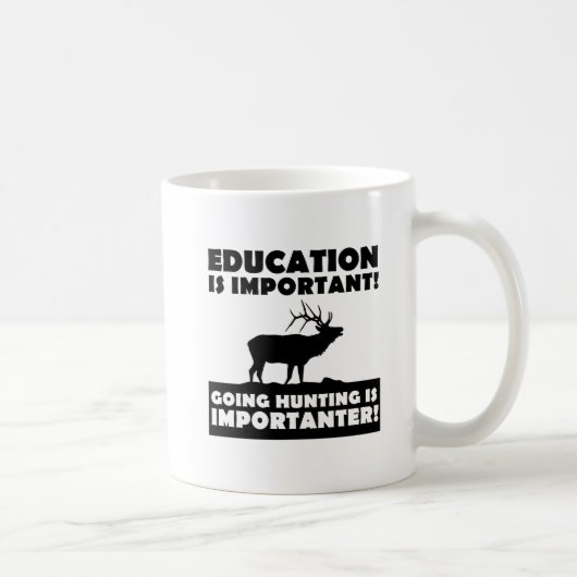 La chasse est plus importante Mug drôle (Droite)