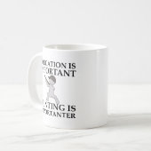 La chasse est plus importante Mug drôle de chasse (Devant gauche)