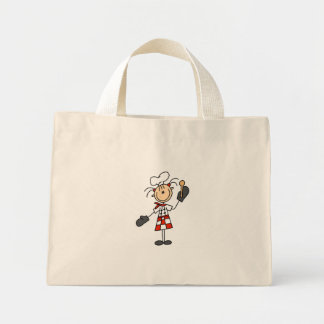 La Chef Girl avec des sacs à cuillère en bois