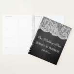 La collection de Mariages Chalkboard & Lace<br><div class="desc">Préparez-vous à votre grande journée dans le style avec cette wedding planner élégante et très tendance. Le design est facile à personnaliser avec vos propres noms et date mariage et vous pouvez garder toutes vos idées de design, informations mariages importantes et beaucoup plus en sécurité ensemble dans ce planificateur personnalisé....</div>