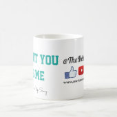 La coupure vers le haut de la tasse de café de (Centre)