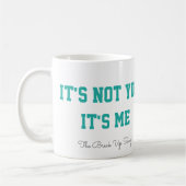 La coupure vers le haut de la tasse de café de (Gauche)