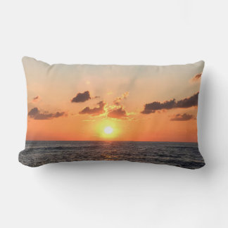 La coussin romantique couché de soleil