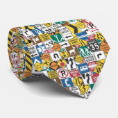 La cravate des hommes de motif de panneau routier (Roulé)