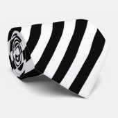 La cravate des hommes rayés noirs et blancs (Roulé)
