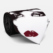 La cravate des hommes, visage blanc noir rouge, à (Roulé)