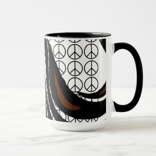 La dame avec les cheveux et la paix signe la Mug