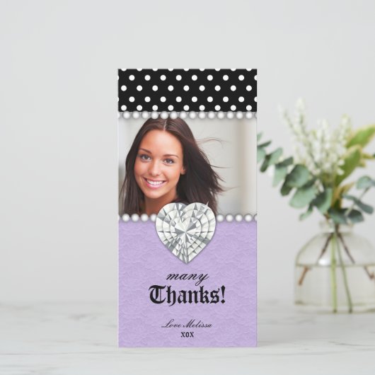 La dentelle de points de Merci perle le pourpre du (Debout devant)