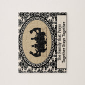 La famille qui prie ensemble le puzzle (Vertical)