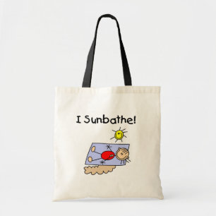 La fille I prennent un bain de soleil le sac