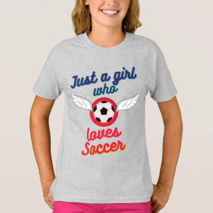 La fille qui aime le T-shirt de football