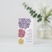 La fleur de dahlia de perle a éclaté le carte de (Debout devant)