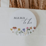 La Fleur sauvage colorée Mama doit être<br><div class="desc">Cette mama fleur sauvage colorée à être bouton est parfait pour votre simple, whimsical et boho baby shower d'été arc-en-ciel. Les fleurs aux couleurs vives, rose, jaune, orange et or donnent à ce produit l'impression d'un jardin de printemps hippie vintage, élégant et minimaliste. Le design moderne est artistique et délicat,...</div>