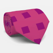 La framboise et la cravate en soie magenta des (Roulé)