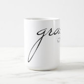 La grâce gagne la tasse de café (Centre)