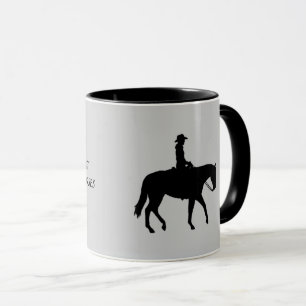 La grand-maman de cheval monte la tasse
