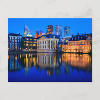 La Haye skyline à la carte postale de l'heure bleu