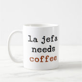 la jefa needs coffee koffiemok (Links)