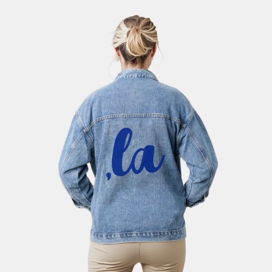 ,la Kamala comma spreek blauwe tekst uit Denim Jacket (Model)