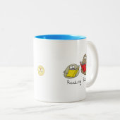 La lecture bascule la tasse de café de livre drôle (Devant droit)