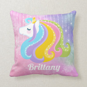 La licorne d'imaginaire ajoutent le coussin à la
