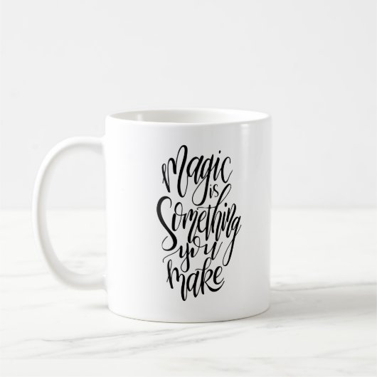 La Magie Est Quelque Chose Que Vous Faites Mug (Gauche)