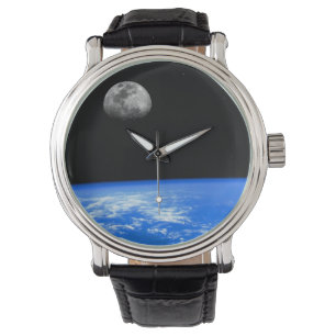 La montre-bracelet de la terre et de lune