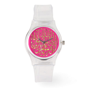 La montre de la fille musulmane avec la