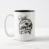 La mort avant tasse de Decaf (Gauche)