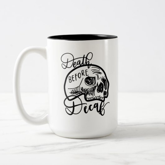 La mort avant tasse de Decaf (Gauche)