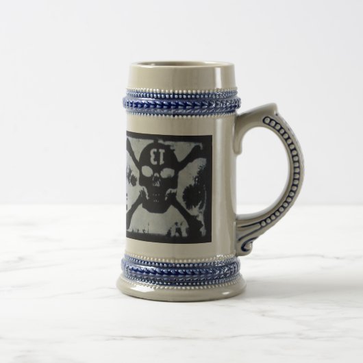 LA MORT DE LA TASSE DE BIÈRE DE CRÂNE (Droite)