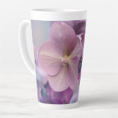 La Mug de latte, belle création de fleurs roses (Angle gauche)