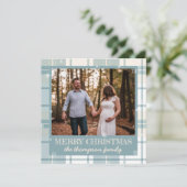 La neige éblouit la carte de Noël de la famille (Debout devant)