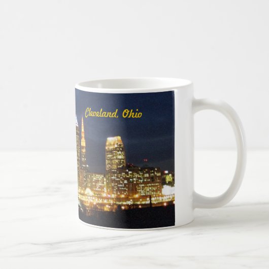 La nuit de Cleveland, Ohio allume la tasse (Droite)