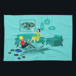 La Nuit Rétro Des Filles Dans Les Serviettes De Pl<br><div class="desc">On dirait que ce sera un moment amusant avec cette serviette de nuit pour filles rétro kitschy. Dans un style années 60, le design minimaliste de l'art présente deux femmes avec des cocktails roses dans un salon moderne, aqua et turquoise du milieu du siècle. Ces dames savent certainement se détendre....</div>