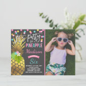 La partie aiment une invitation d'anniversaire (Debout devant)