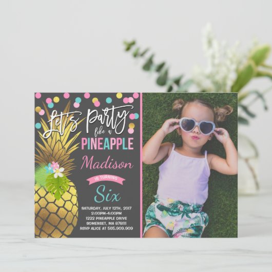 La partie aiment une invitation d'anniversaire (Debout devant)