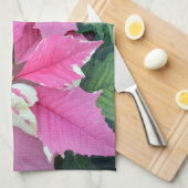 La poinsettia rose de Noël fleurit la serviette de (Quart Plié)