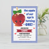La pomme de notre oeil garçon Invitation d'anniver (Debout devant)