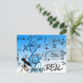 La science est une vraie carte postale (Debout devant)