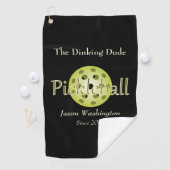 La Serviette de bal Dinking Dude Guy Pickleball (En situation)