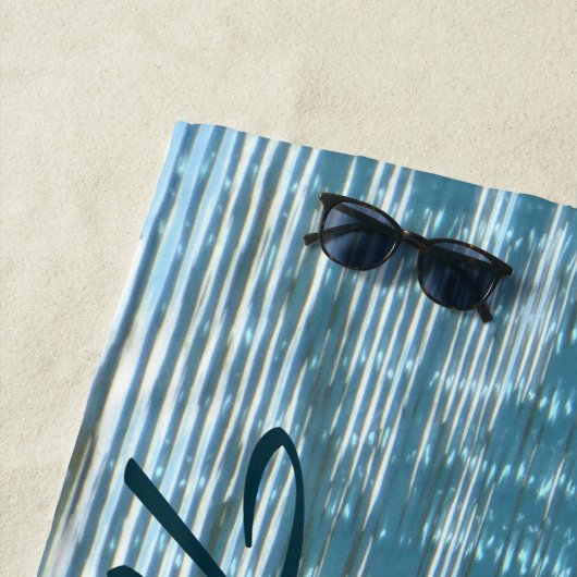 La serviette de plage de réflexion d'abrégé sur (En situation)